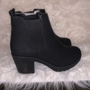 Boohoo Black Chelsea Booties